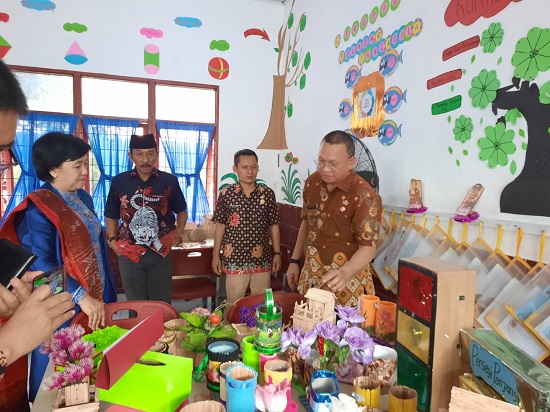 Kadisdikbud Kota Medan Apresiasi Gebyar Kreasi Karya Siswa SDN 066654