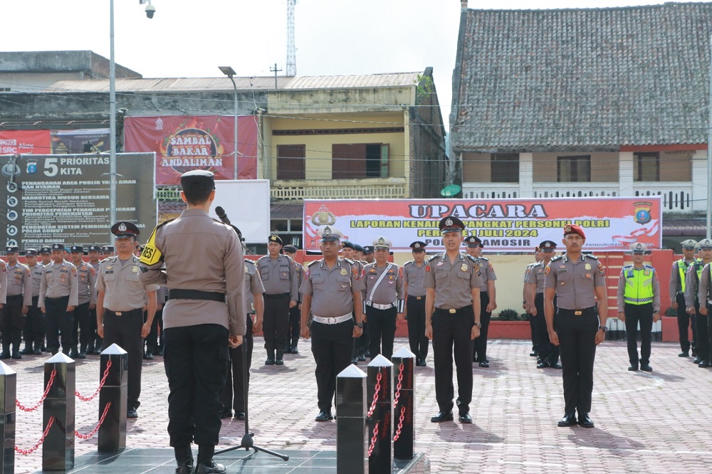 15 Personel Polres Samosir Naik Pangkat