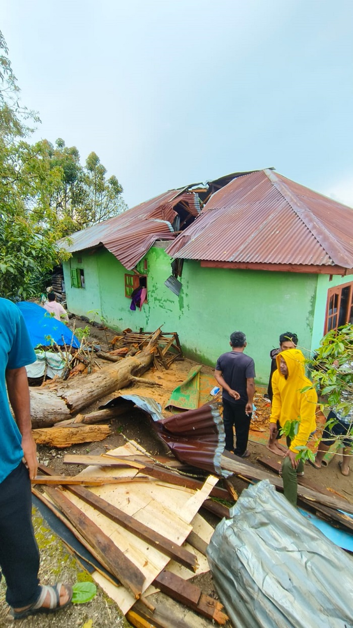 Puting Beliung Rusak 8 Rumah, 1 Meninggal Dan 8 Luka