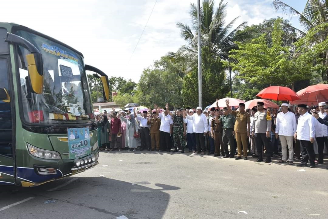 Bupati Lepas 351 Calhaj Asal Madina