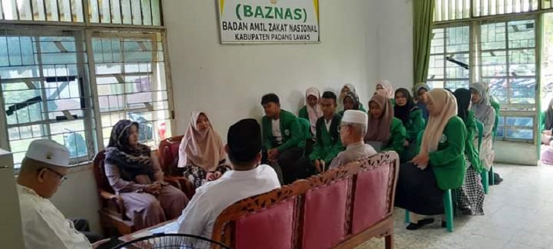 Mahasiswa PGMI IAI Palas Serahkan Hasil Penjualan Takjil Ke Baznas