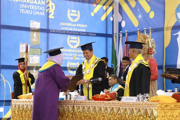 Wisuda UTU, 230 Orang Lulus Cumlaude