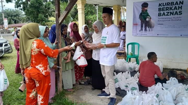 Baznas Palas Salurkan 240 Paket Daging Kurban