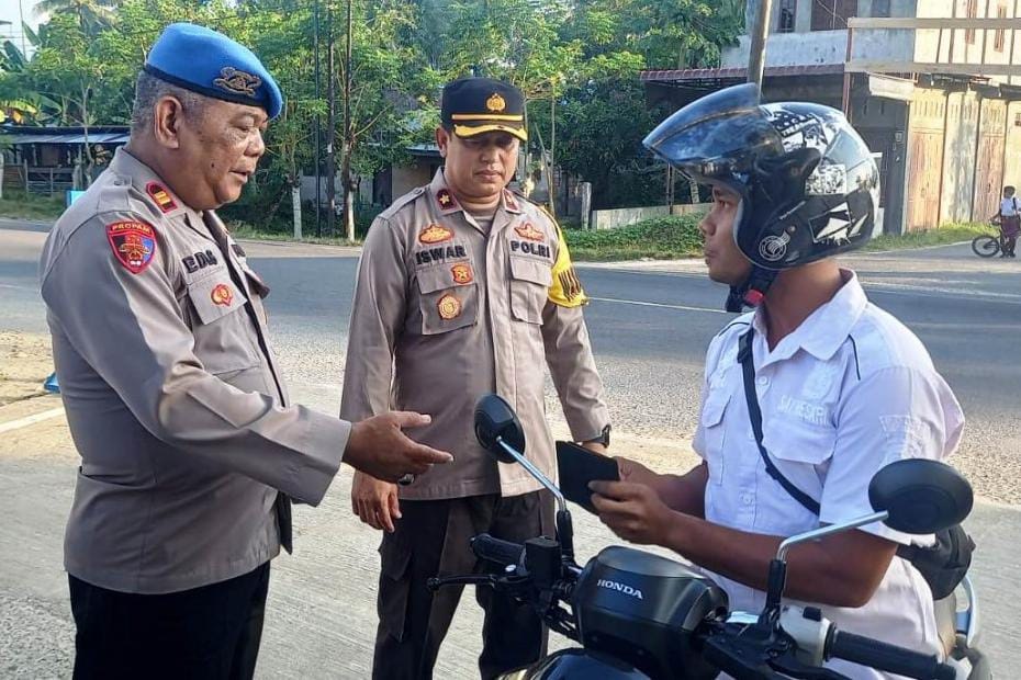 Polisi Periksa Kelengkapan Kendaraan Polisi