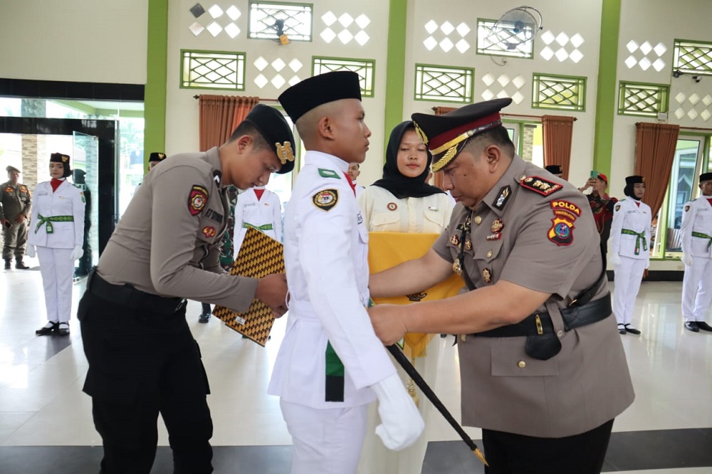 Kapolres Palas Kukuhkan 32 Paskibraka 2024