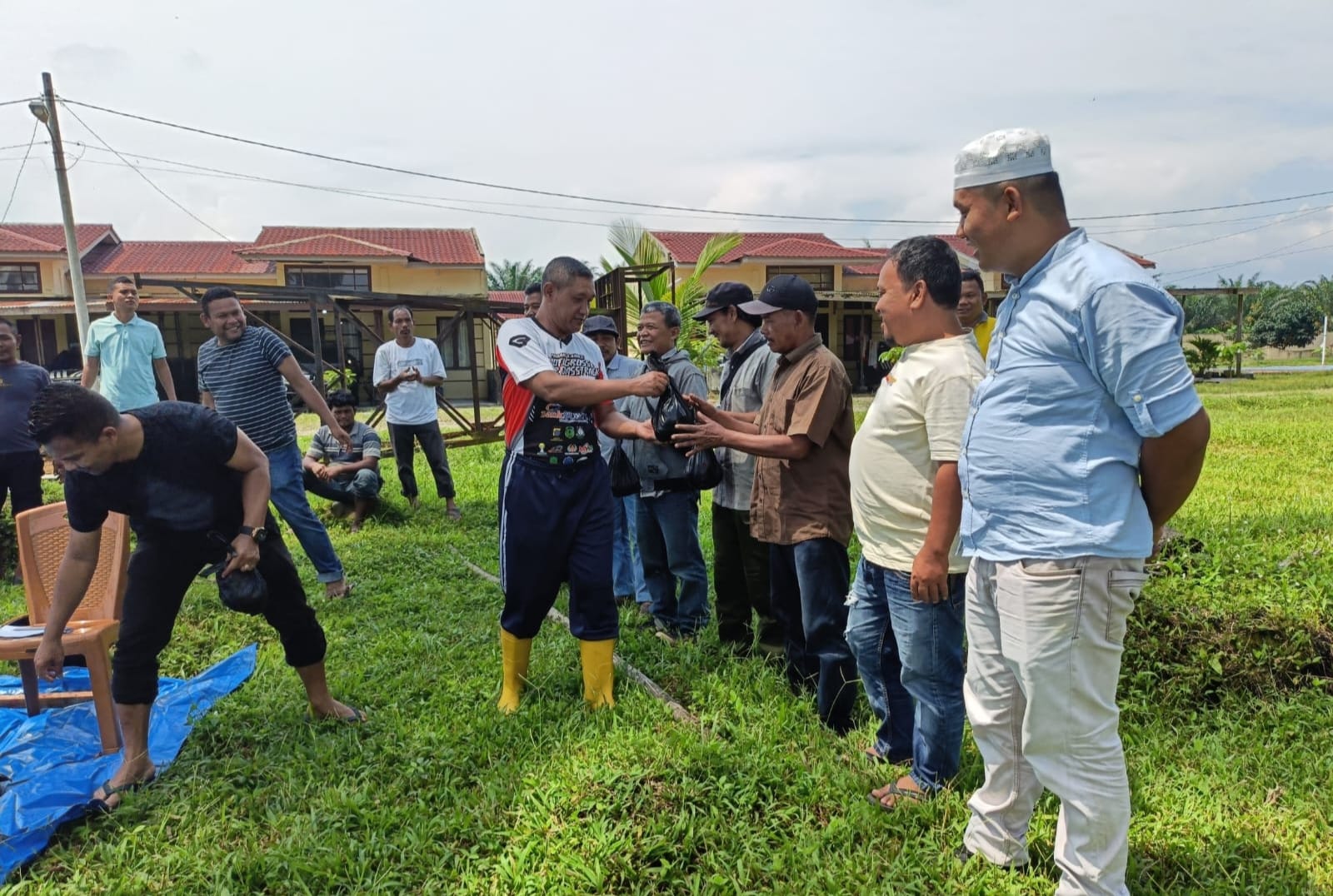 Sambut Ramadhan, Polres Palas Bagikan Daging Sapi Ke Warga