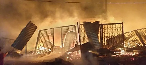 12 Ruko Pasar Inpres Simpang Peut Ludes Terbakar
