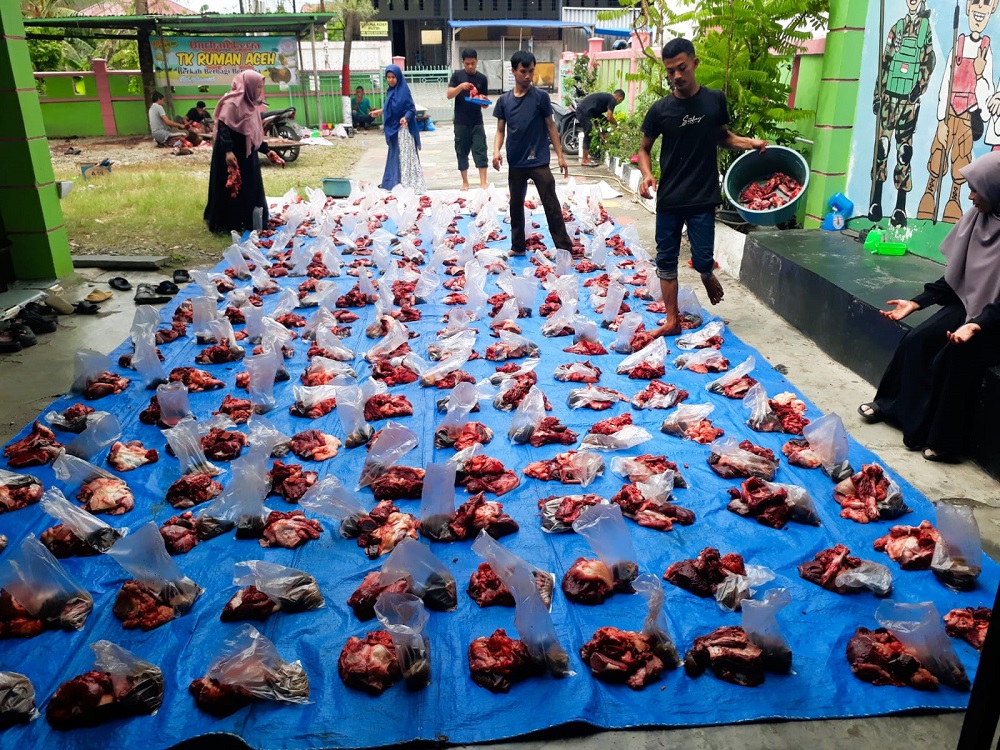 RUMAN Aceh Salurkan 219 Paket Daging Kurban