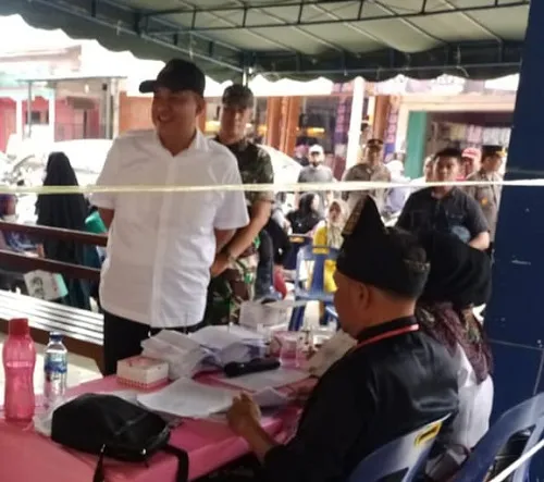 Pemungutan Masih Berjalan, Bupati Zahir Tinjau Pelaksanaan Pilkades Serentak