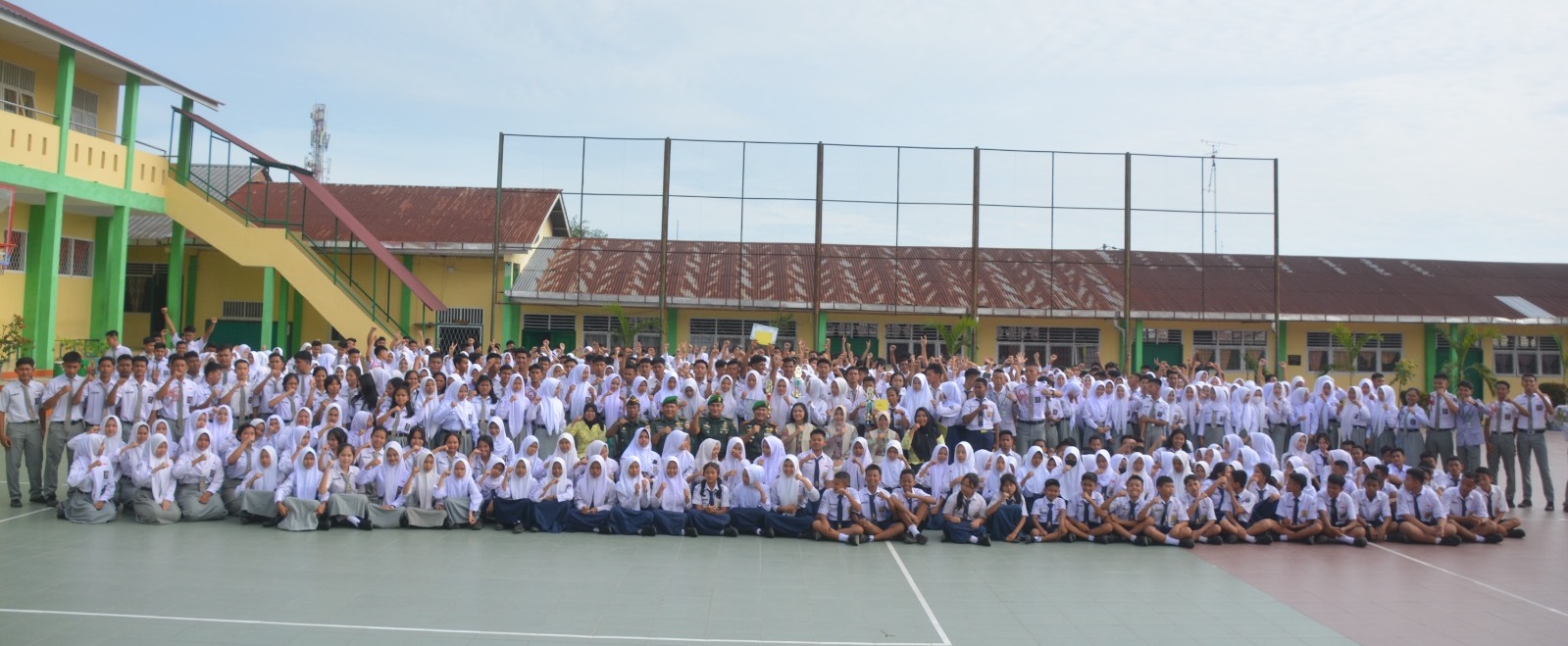 Danrem 022/PT Irup Upacara Bendera Di SMP-SMA Kartika I-4 Pematangsiantar