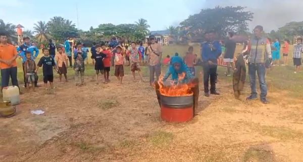 Warga Desa Harapan Makmur Antusias Ikuti Sosialisasi Kebakaran 