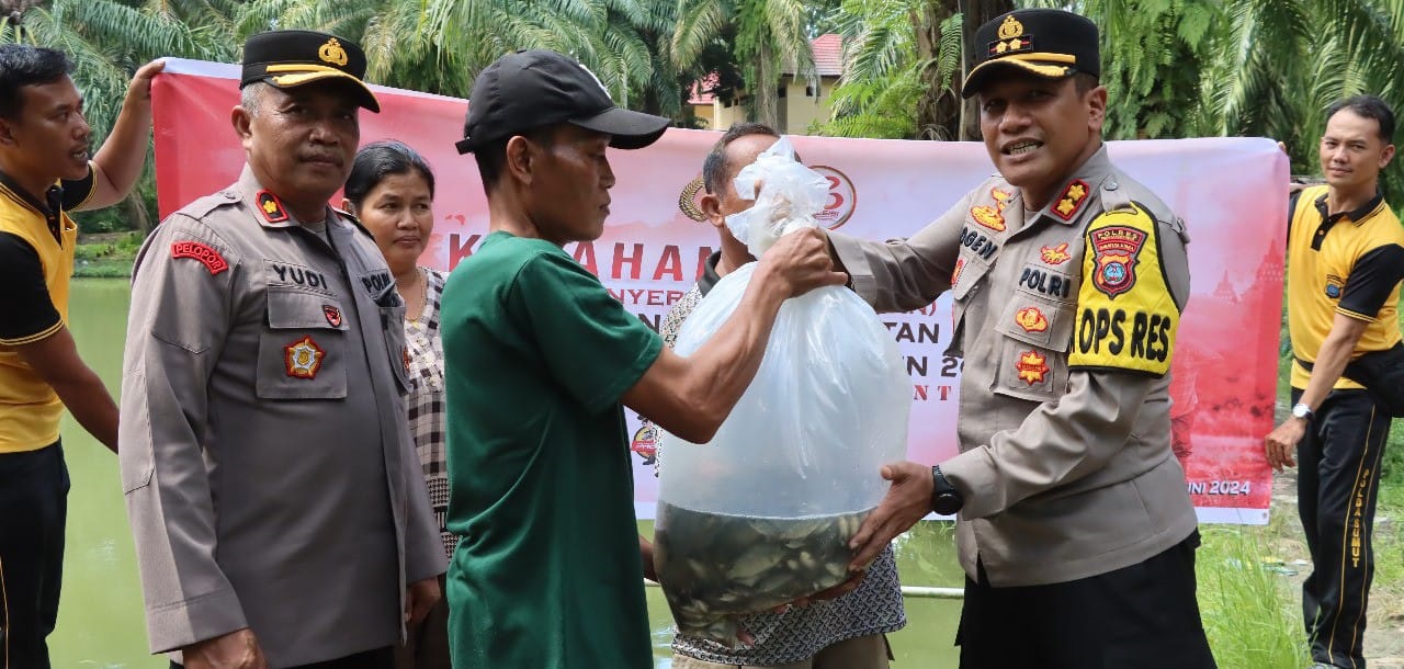 Dukung Ketahanan Pangan, Kapolres P.Siantar Tebar 1.000 Benih Ikan Nila