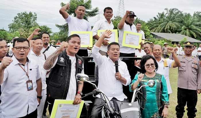 Hadir Di Mimbar Sarasehan, Bupati Simalungun Bantu Pokdakan