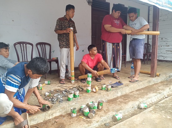 Warga Roburandolok Siapkan Meriam Serang Beruang