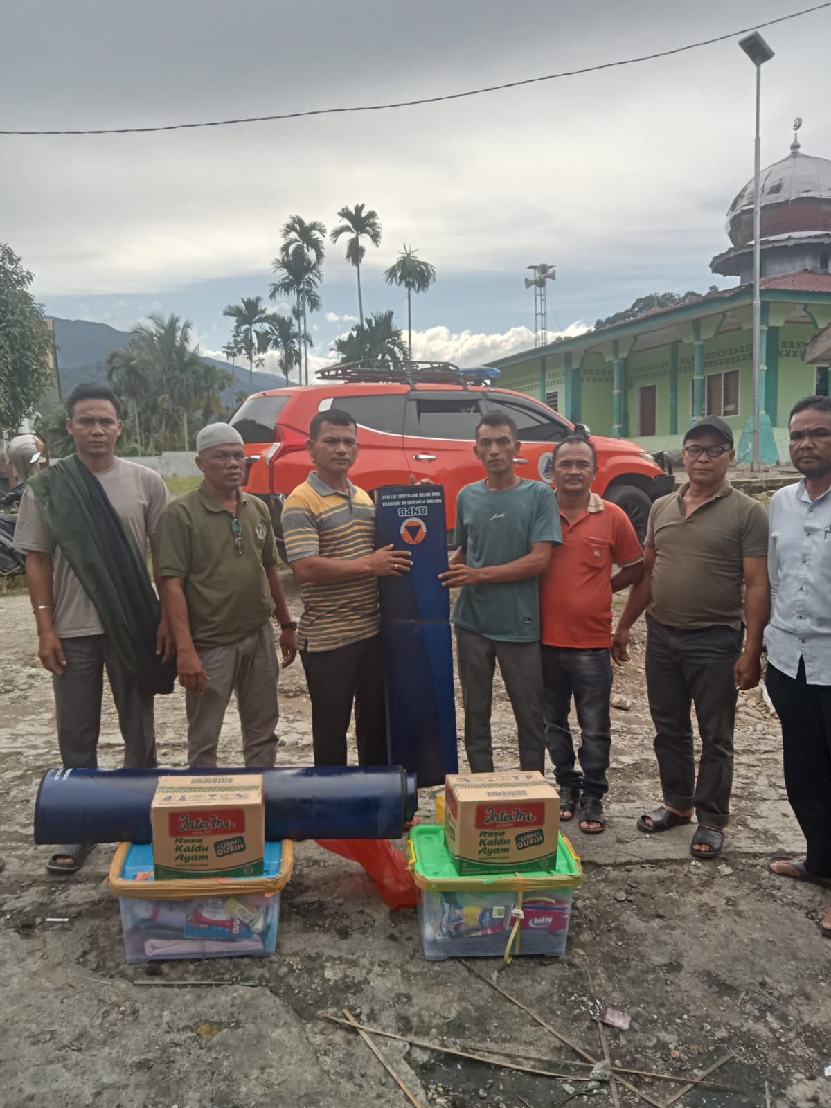 BPBD Agara Serahkan Bantuan Korban Kebakaran