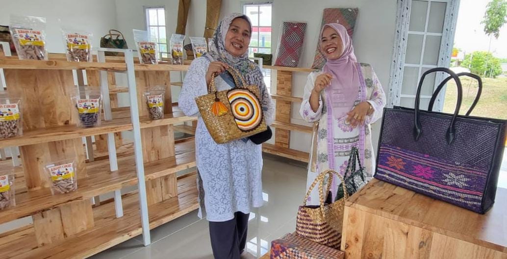 Gerai UMKM Rest Area Tersedia Dodol Bengkel