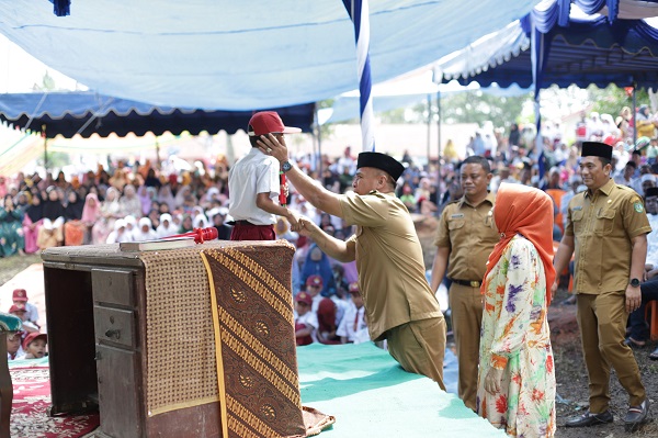 Bupati Dan Istri Resmikan MDA Di Desa Bangunpurba