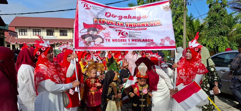 Meriahkan HUT Ke-79 RI, Ratusan Pelajar Ikut Karnaval