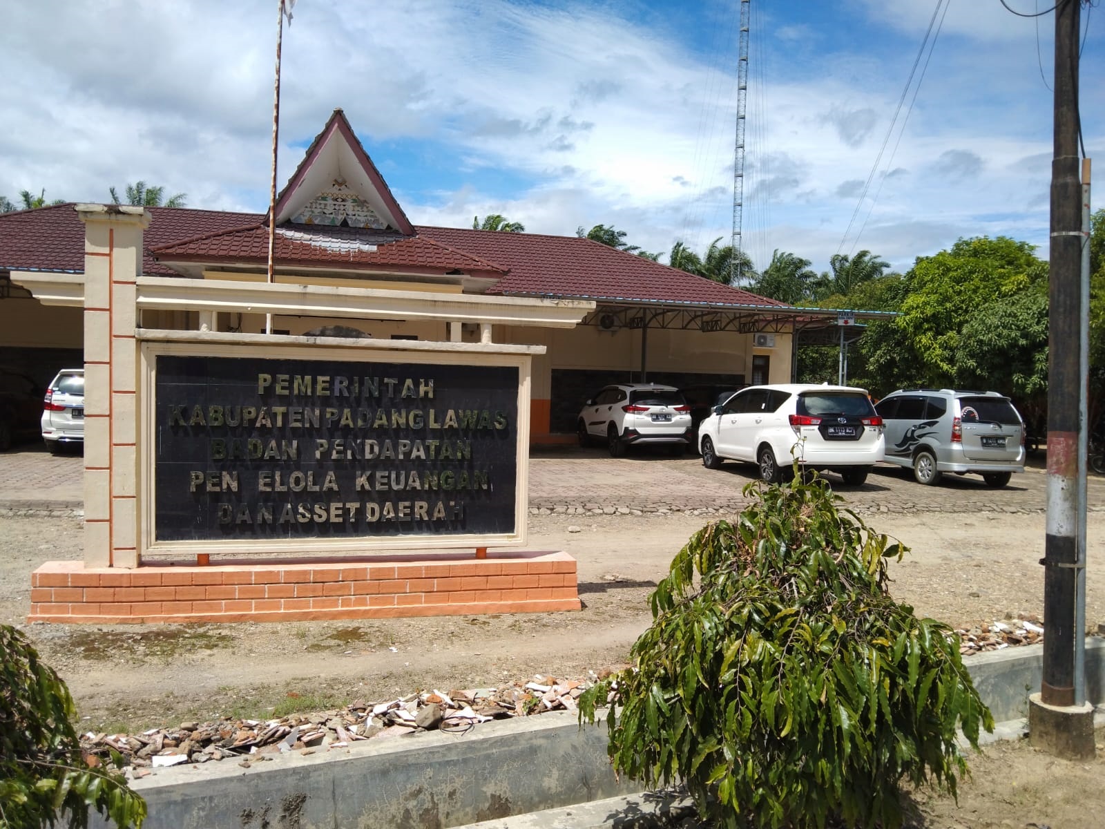 Rp3,6 M APBD Palas Untuk Rental Mobil Dinas Pejabat