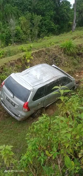 Mobil Tujuan Sinabang Terperosok Ke Parit