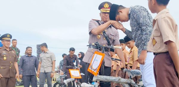 Ribuan Peserta Didik Hadiri Hardikda Ke-64 Di Pidie