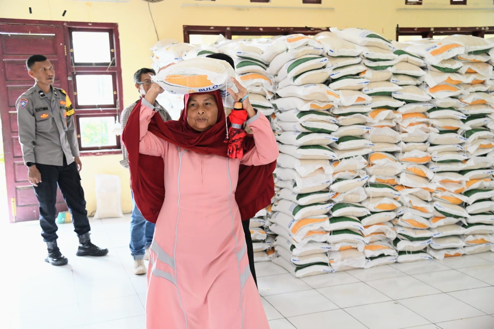 Aceh Besar Salurkan Bantuan Beras Tahap II Untuk 1.258 KPM