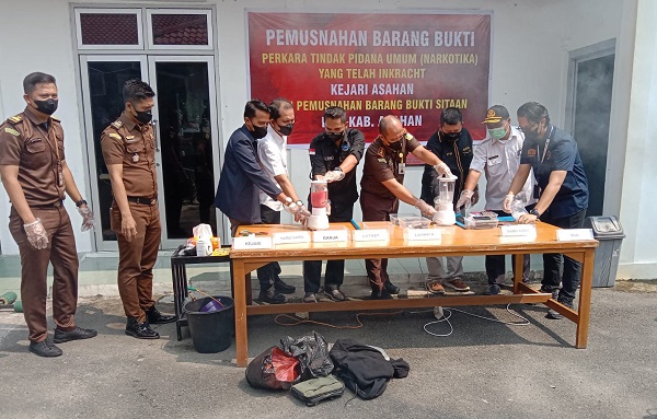 Kejari Musnahkan BB 28 Kasus