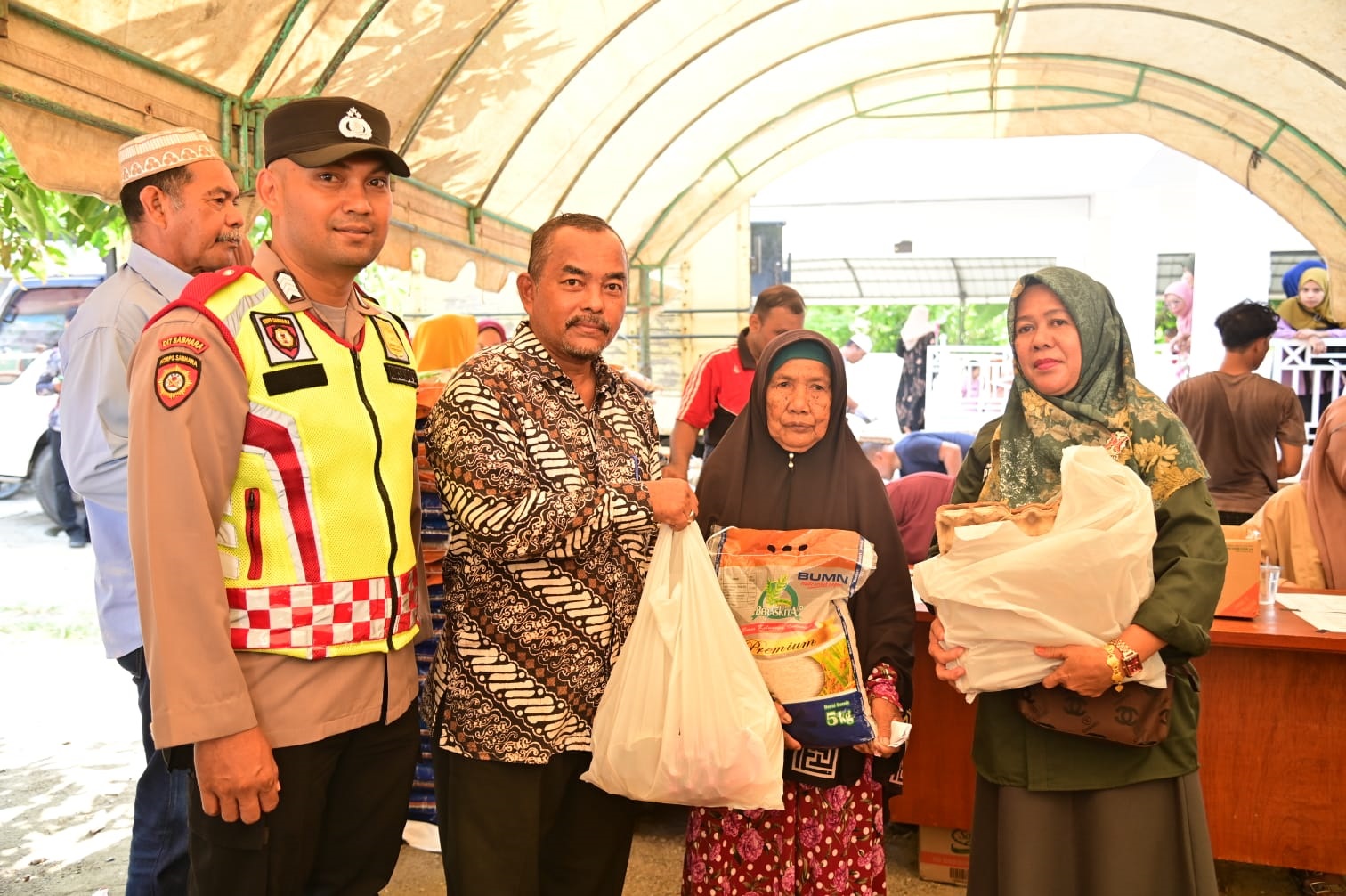 Warga Lheu Blang Darul Imarah Padati Pangan Murah