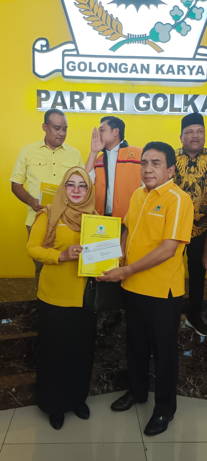 Afridawati Terima SK Golkar Untuk Maju Jadi Bupati Simeulue