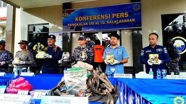 TNI AL Tangkap PMI 'Gendong' Tujuh Kilo Sabu Dari Malaysia
