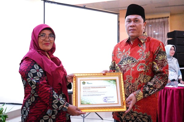 MAN 1 Padangsidimpuan Raih Penghargaan Kemenag Sumut