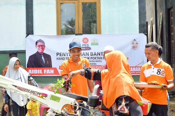 Dukung Kemajuan Pertanian Di Aceh Tamiang, PKS Bantu Hand Traktor