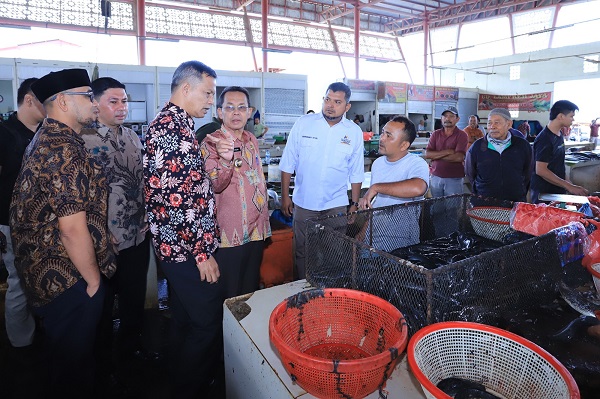 Kunjungi Pasar Al Mahirah, Amiruddin Pastikan Atap Bocor Segera Diperbaiki