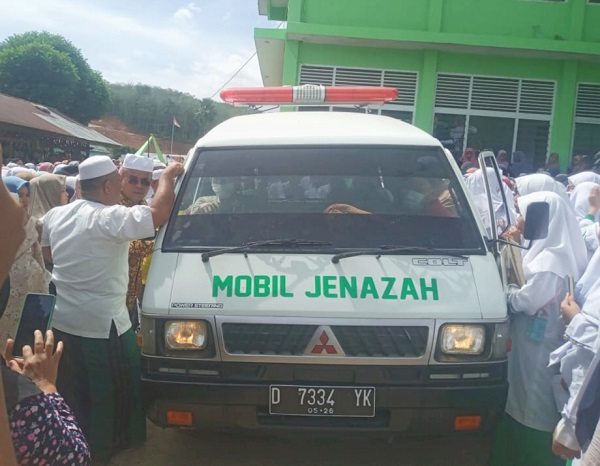 Jenazah Santri Musthafawiyah Diberangkatkan Ke Riau