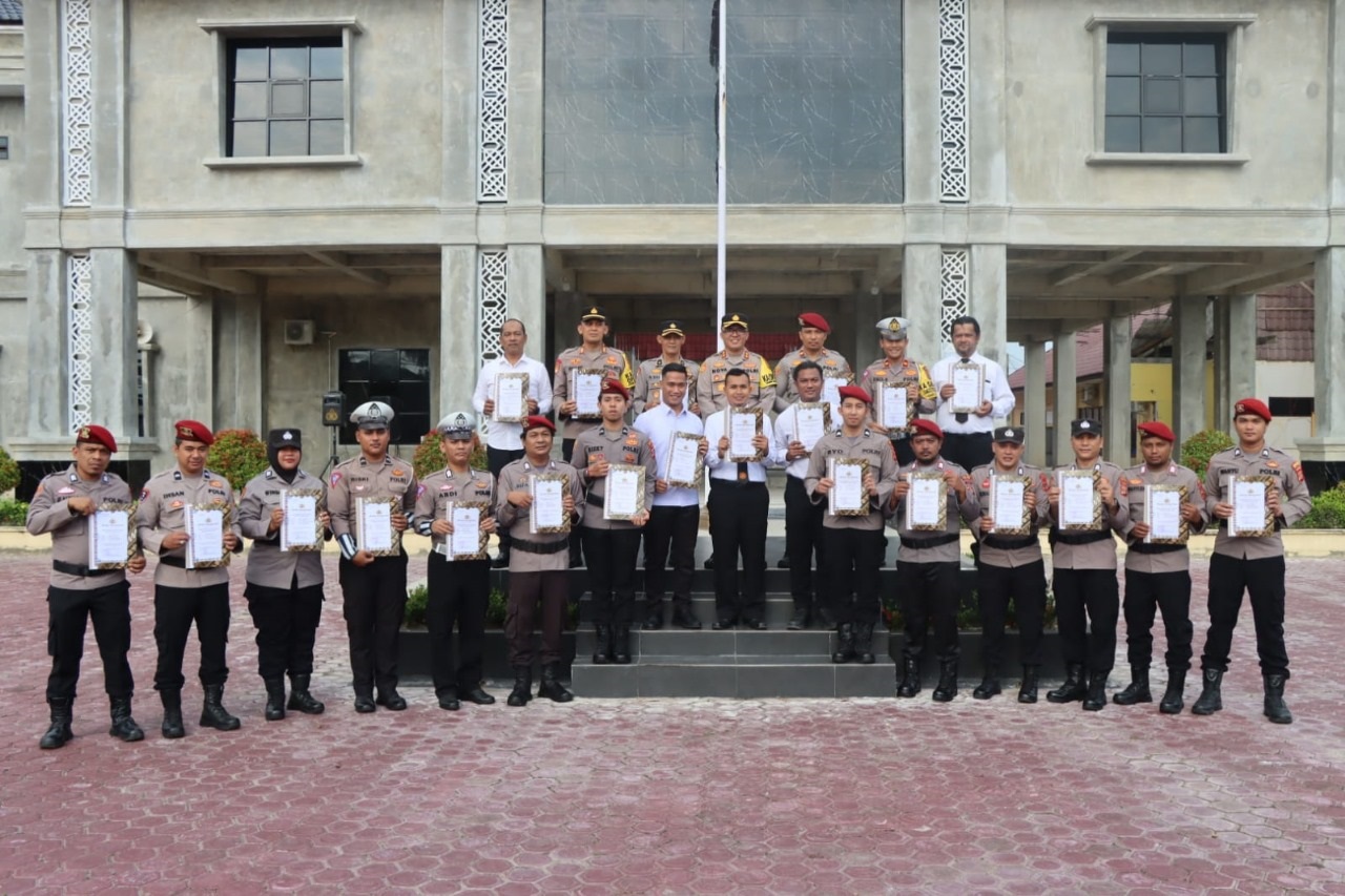 22 Polisi Terima Penghargaan
