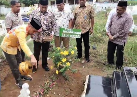 Jelang HUT Ke-15, Pemkab Labura Ziarahi Makam Tokoh Pemekaran