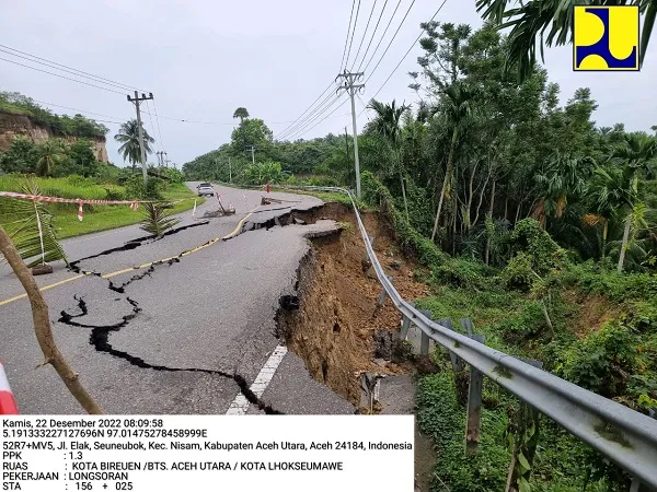 BREAKING NEWS : Jalan Elak Krueng Mane Longsor