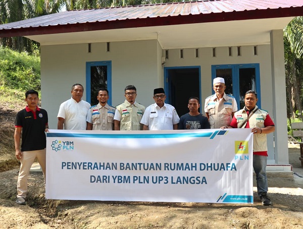 Pemko Langsa Bersama ULP PLN Serahkan Rumah Bantuan Duafa