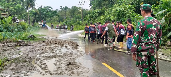 Sempat Longsor, Jalan Sinabang- Bandara Lasikin Sudah Dibersihkan