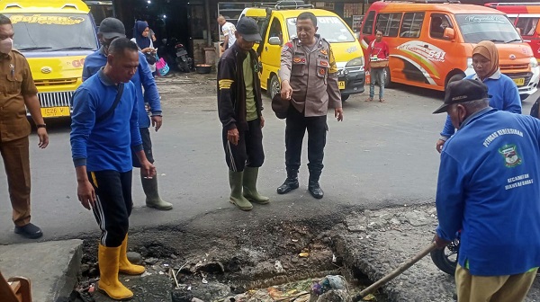 Dengar Keluhan Warga, Personel Polres P. Siantar Respon Cepat 