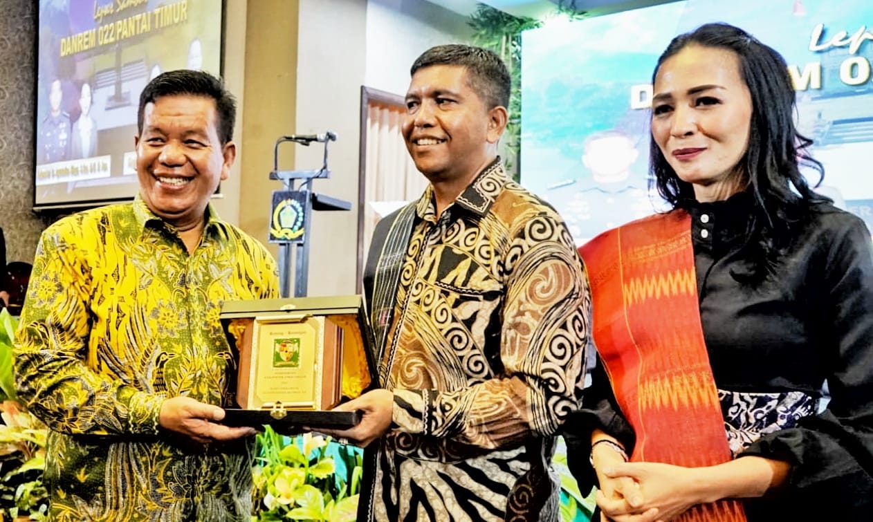 Bupati Simalungun Hadiri Acara Pisah Sambut Danrem 022/PT