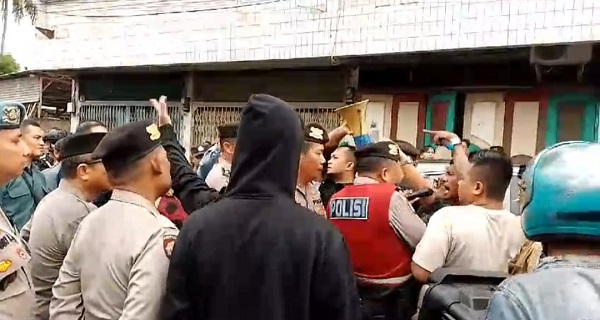Satu Aset 2 Putusan, Ratusan Massa Tentang Eksekusi Lahan