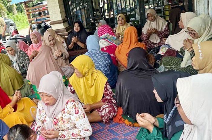 Ibu-ibu Pengajian Dukung Pasangan SATRIA Di Pilkada Langkat