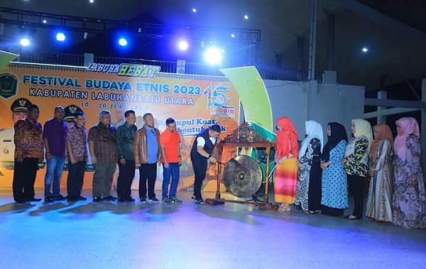 Bupati Tutup Malam Pagelaran Etnis Budaya