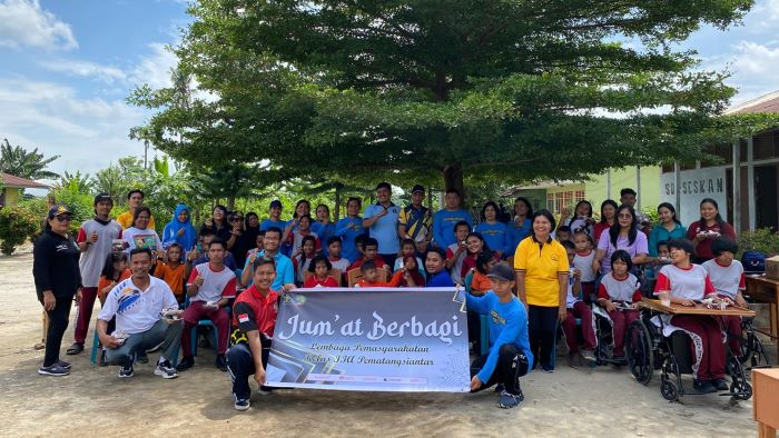 Indahnya Jumat Berbagi, Lapas Kelas IIA P.Siantar Bagikan Bansos Di SLB Simalungun