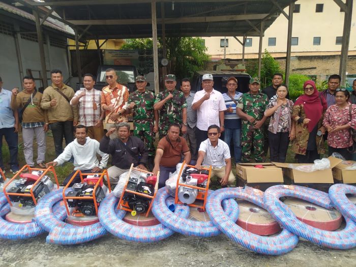 Dinas Pertanian Karo Serahkan 40 Pompa Air Bantuan Kementan