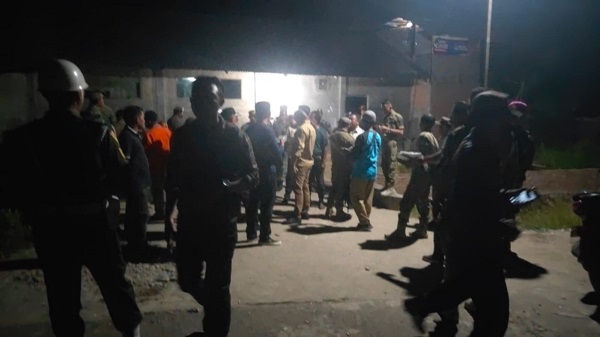 Tim Gabungan Tertibkan Cafe Dan Warung Remang-remang