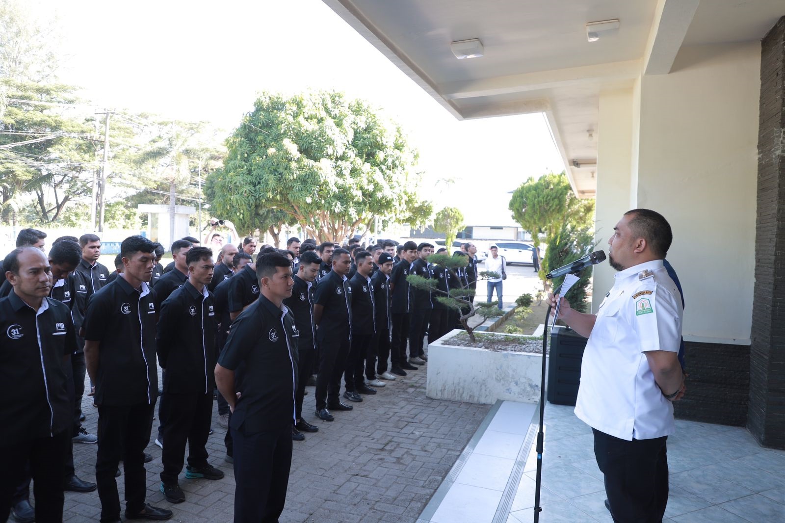 Pj Bupati Aceh Besar Pimpin Apel HUT Ke-31 PDAM Tirta Mountala