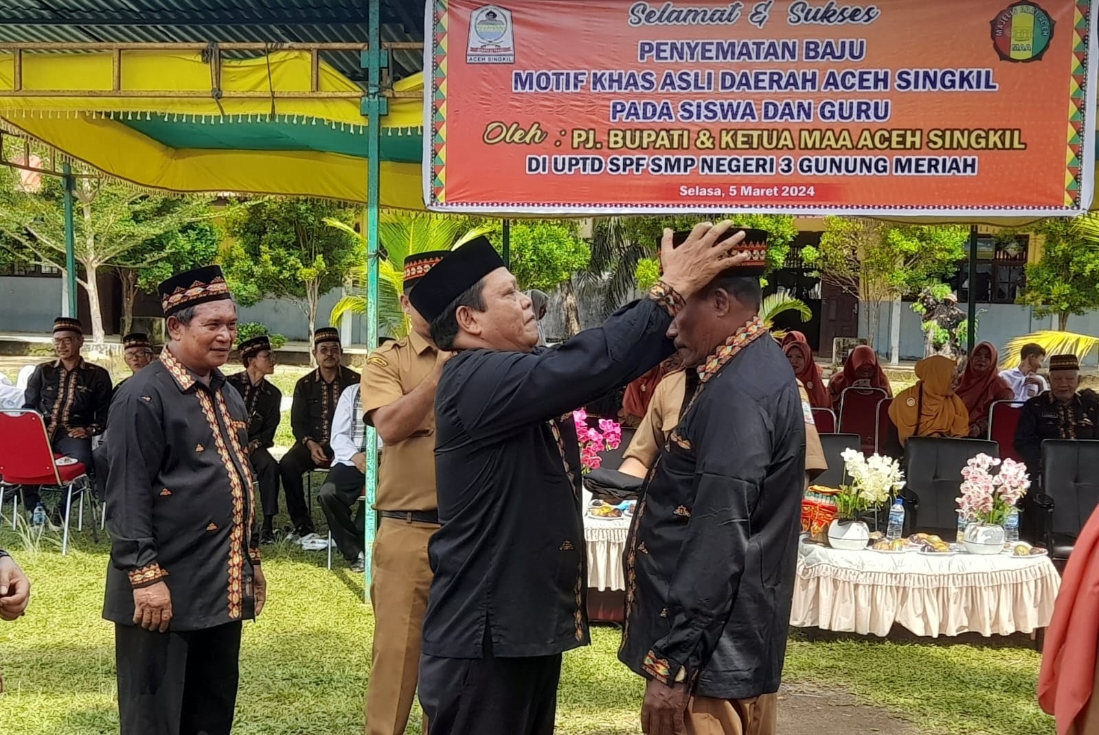 SMPN 3 Gumer Percontohan Pakai Baju Khas Aceh Singkil