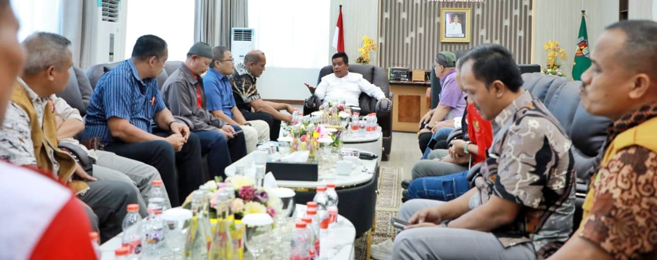 Terima Audiensi Aliansi Serikat Pekerja/Buruh, Ini Pesan Bupati Simalungun
